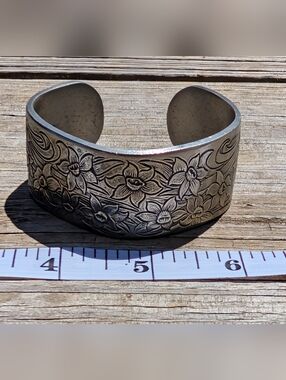Salisbury Pewter Floral Daffodil Engraved Silver-Tone Cuff Bracelet "March"